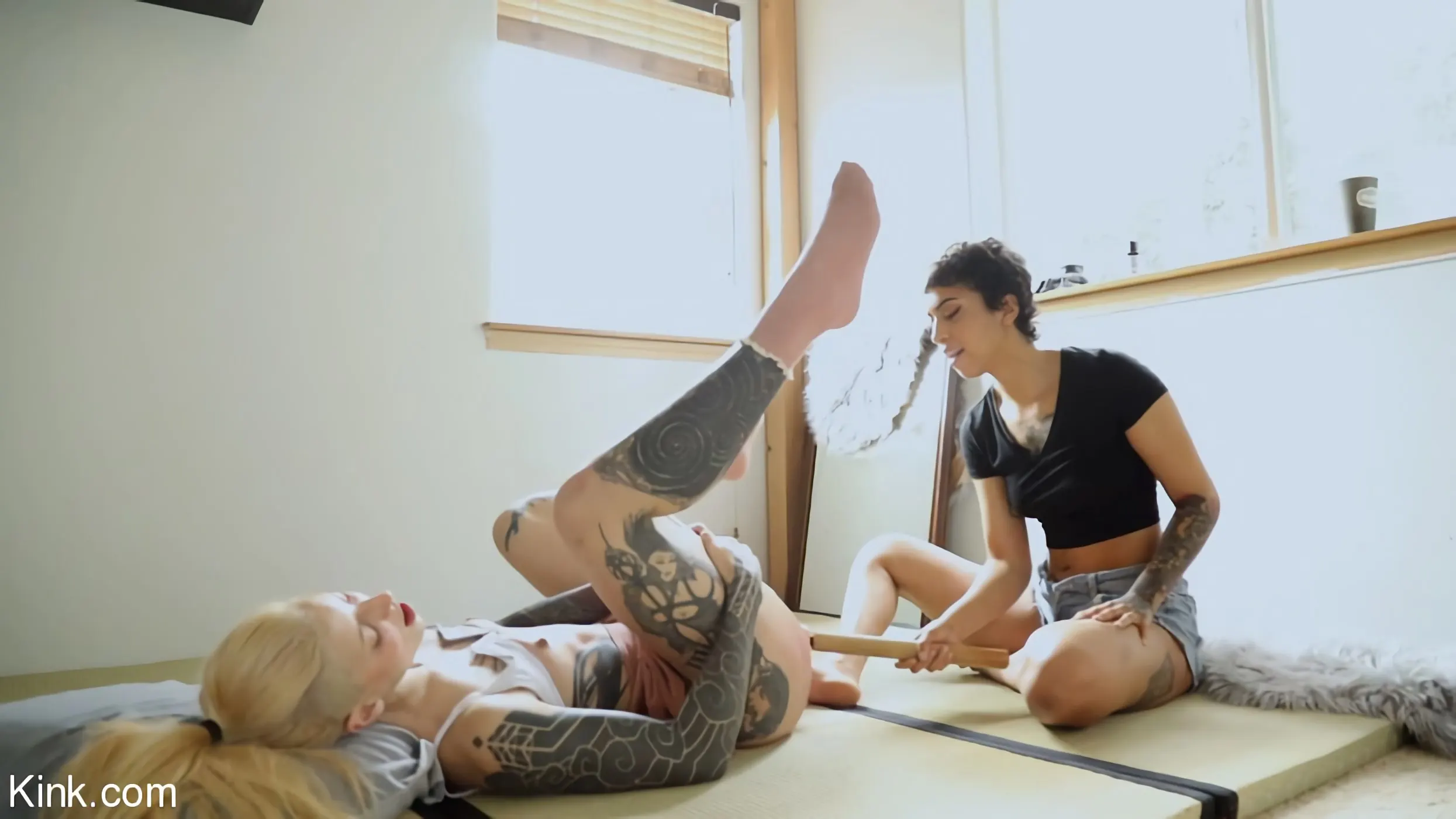 Ravyn Alexa に 'カム、処理パート2:カムダメージとラヴィンアレクサ' from 'Kink' (写真 17) Kink 'カム、処理パート2:カムダメージとラヴィンアレクサ' 主演 Ravyn Alexa (写真 17)