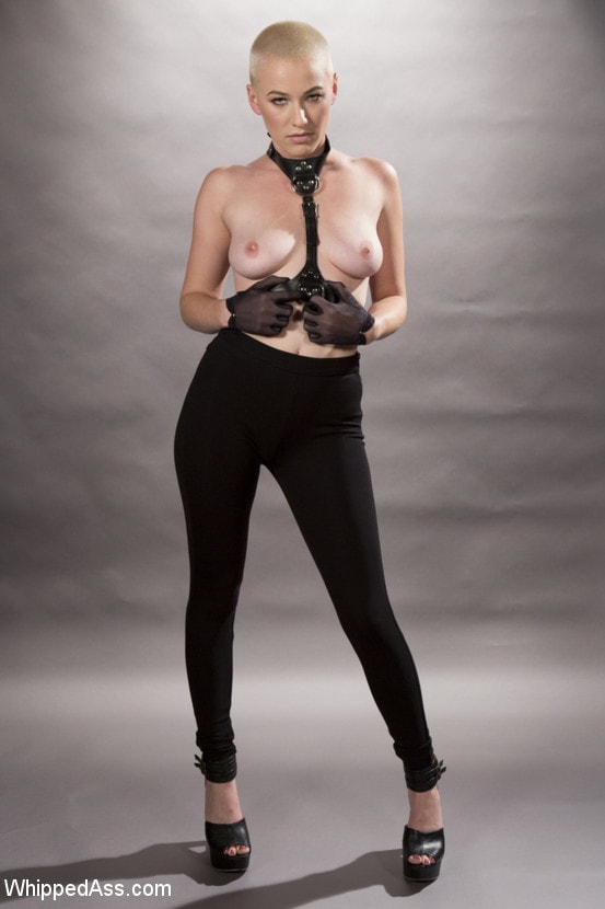 Kink 'Pervyフォトグラファー：Hot babe bound、spanked、anally strap-on fucked！' 主演 Riley Nixon (写真 18)