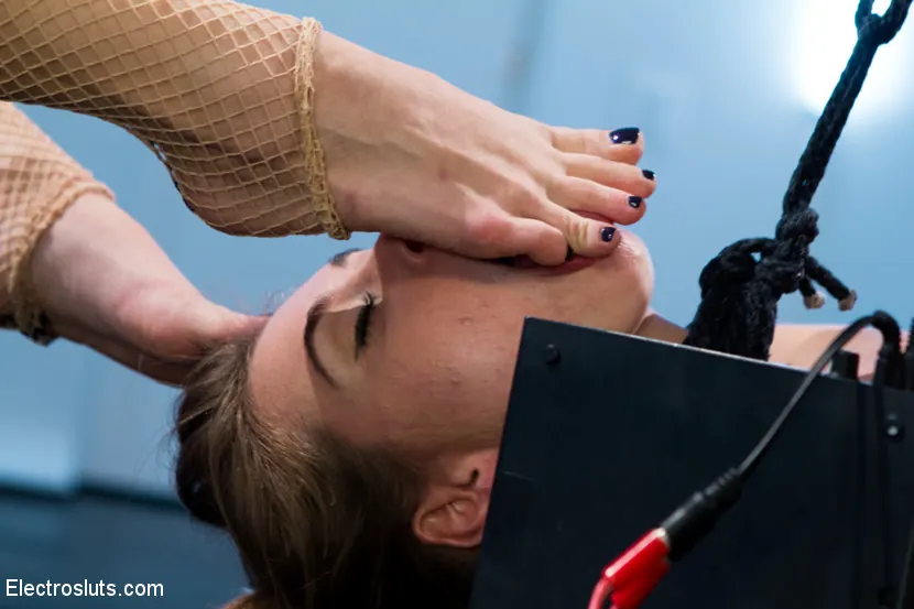 Kink 'Riley Reid's Final Round of Electrosex' starring Riley Reid (Photo 12)