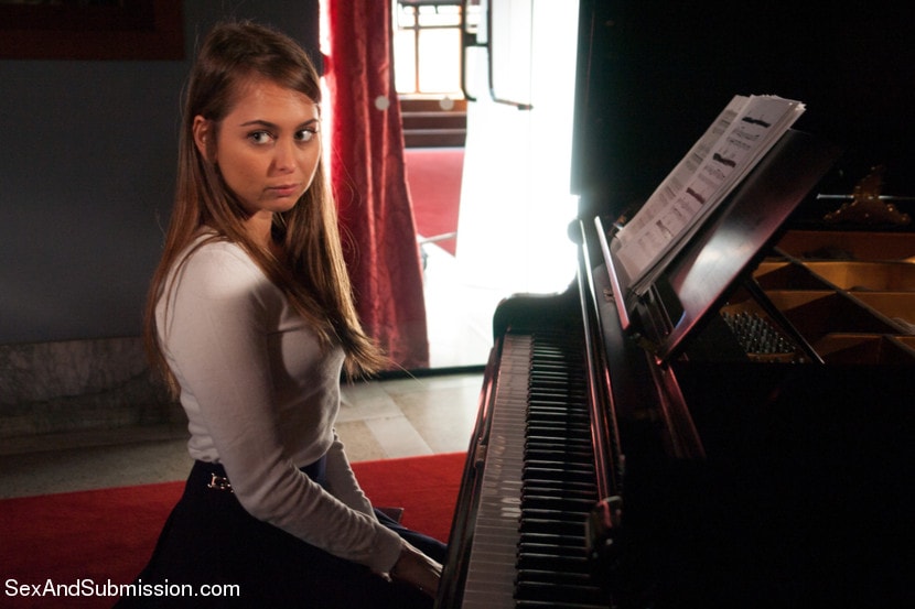 Kink 'ピアノインストラクター：Riley Reid提出' 主演 Riley Reid (写真 15)
