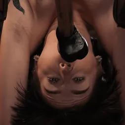 Rosalyn Sphinx en 'Kink' Rosalyn Sphinx: ¡Esclavitud agotadora, tormento y un Sybian! (Miniatura 16)