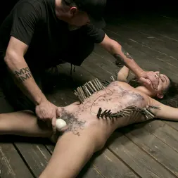 Roxanne Rae en Las profundidades del infierno - Día 3 (foto 9) Roxanne Rae en 'Kink' Las profundidades del infierno - Día 3 (Miniatura 9)