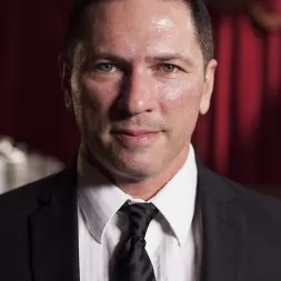 Roxanne Rae en La muñeca inocente y la esclava zorra anal (foto 4) Roxanne Rae en 'Kink' La muñeca inocente y la esclava zorra anal (Miniatura 4)