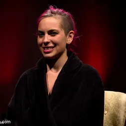 Rozen Debowe en Chica mala sexy domada por la cadena (foto 7) Rozen Debowe en 'Kink' Chica mala sexy domada por la cadena (Miniatura 7)