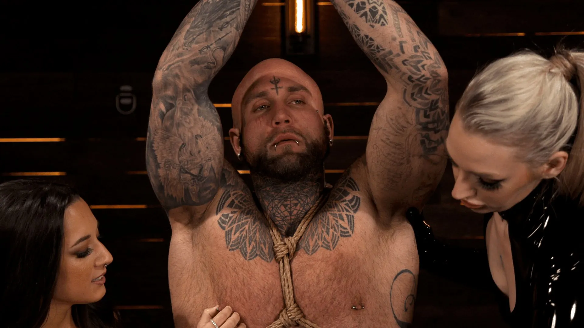 Ruby Enraylls に 'あなたが望むものに注意してください:ルビーエンレイル、フレイヤフォンドゥーム、グンナーストーン' from 'Kink' (写真 13) Kink 'あなたが望むものに注意してください:ルビーエンレイル、フレイヤフォンドゥーム、グンナーストーン' 主演 Ruby Enraylls (写真 13)