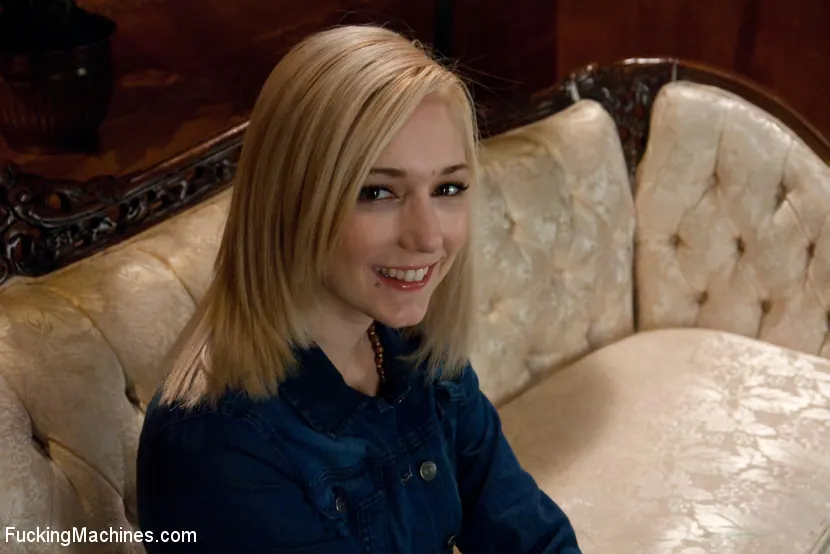 Rylie Richman en 'Solo en casa y cachondo: una máquina follando con una chica nueva' from 'Kink' (foto 1) Kink 'Solo en casa y cachondo: una máquina follando con una chica nueva' protagonizando Rylie Richman (foto 1)