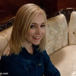 Rylie Richman en 'Kink' Solo en casa y cachondo: una máquina follando con una chica nueva (Miniatura 1)