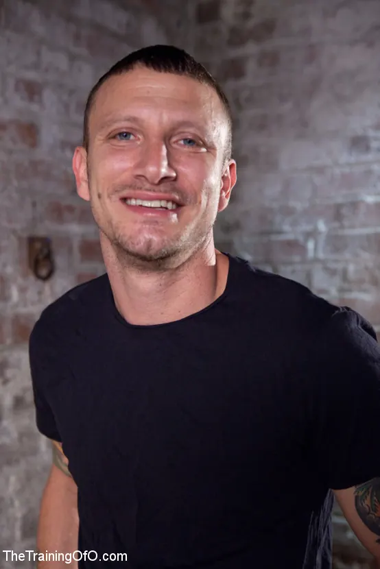 Sabrina Banks に 'ハードコアボンデージでプチブルネットプッシー' from 'Kink' (写真 22) Kink 'ハードコアボンデージでプチブルネットプッシー' 主演 Sabrina Banks (写真 22)