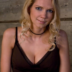 Sabrina Fox に 'Kink' 2つのファックボンデージの娼婦.... (サムネイル 1)