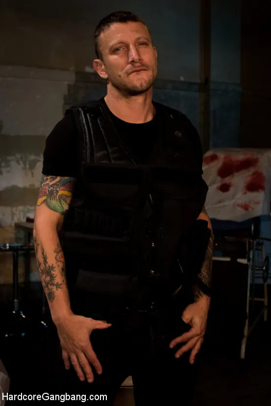 Sadie Santana に 'ファン・ガス:ハードコア・ファンタズム・パロディ' from 'Kink' (写真 19) Kink 'ファン・ガス:ハードコア・ファンタズム・パロディ' 主演 Sadie Santana (写真 19)