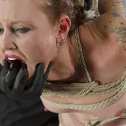 Sahara Rain en Llevado al siguiente nivel: ¡sufrimiento extremo, esclavitud intensa y orgasmos con chorros! (foto 14) Sahara Rain en 'Kink' Llevado al siguiente nivel: ¡sufrimiento extremo, esclavitud intensa y orgasmos con chorros! (Miniatura 14)