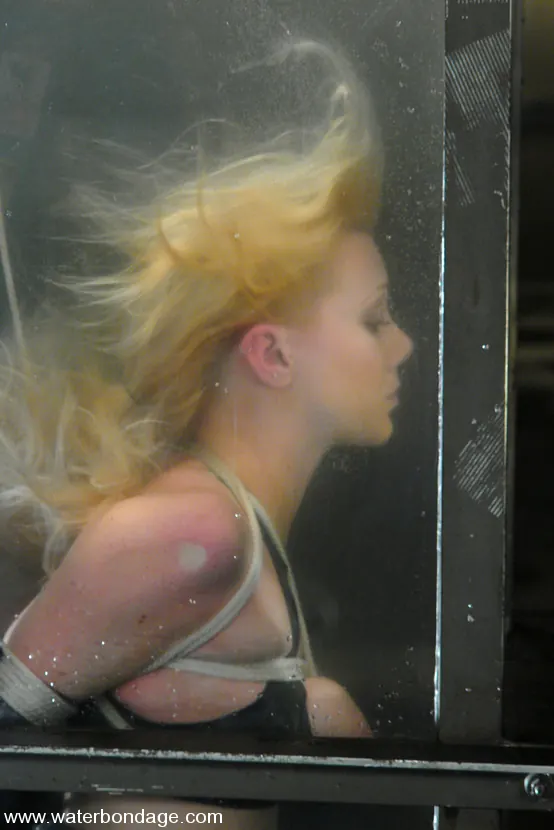 Kink 'サマンサ・シン' 主演 サマンサ・シン (写真 14)