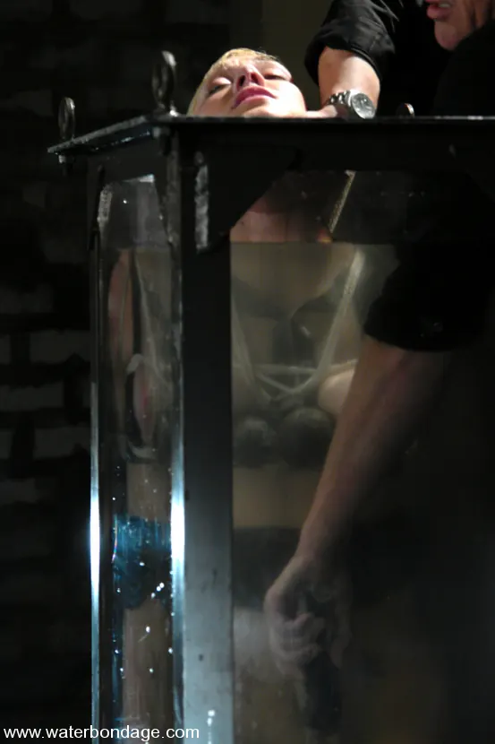 Kink 'サマンサ・シン' 主演 サマンサ・シン (写真 15)