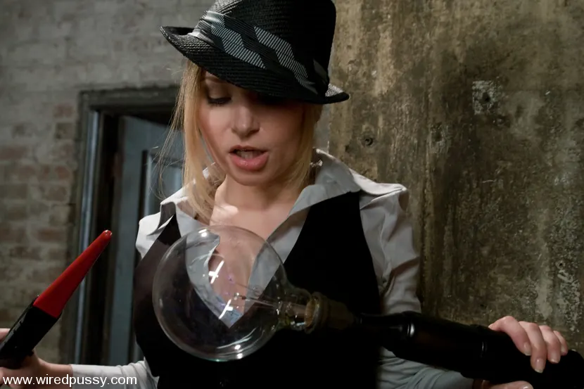 Kink 'First Timer: Sara Faye' starring Sara Faye (Photo 6)