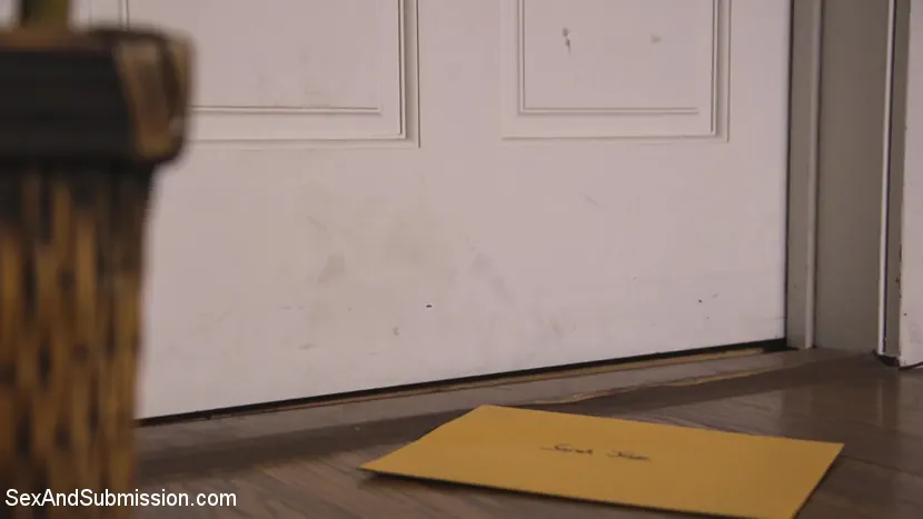 Sarah Jessie en 'El reparador' from 'Kink' (foto 22) Kink 'El reparador' protagonizando Sarah Jessie (foto 22)