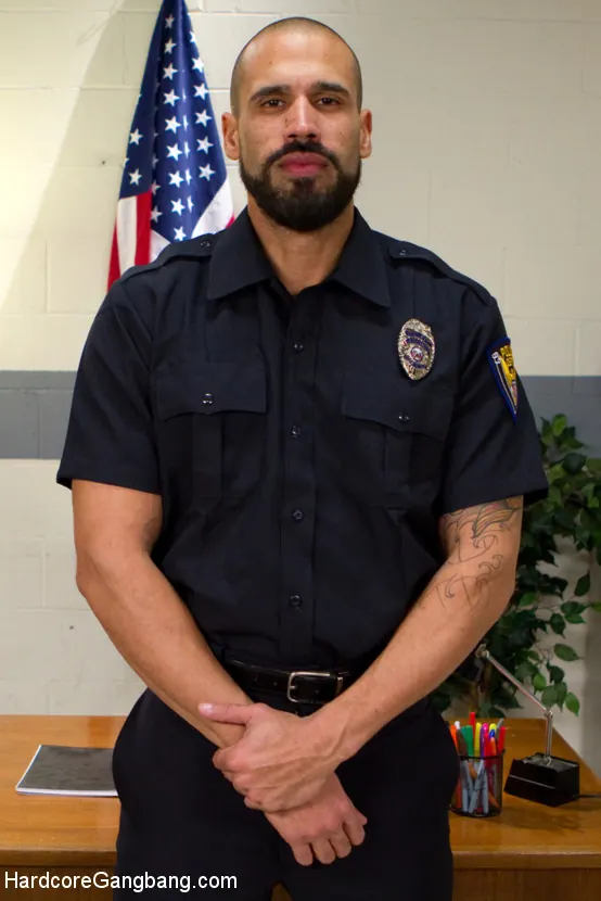 Sarah Shevon に '露出野蛮人:Sarah Shevonは警官をGangbangにblackmails彼女!' from 'Kink' (写真 1) Kink '露出野蛮人:Sarah Shevonは警官をGangbangにblackmails彼女!' 主演 Sarah Shevon (写真 1)