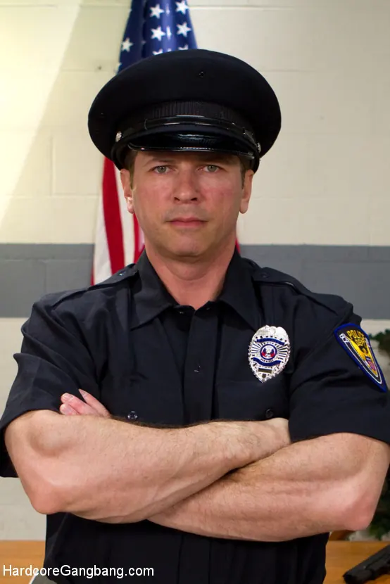 Sarah Shevon en 'Brutalidad expuesta: ¡Sarah Shevon chantajea a la policía para que la follen en grupo!' from 'Kink' (foto 16) Kink 'Brutalidad expuesta: ¡Sarah Shevon chantajea a la policía para que la follen en grupo!' protagonizando Sarah Shevon (foto 16)