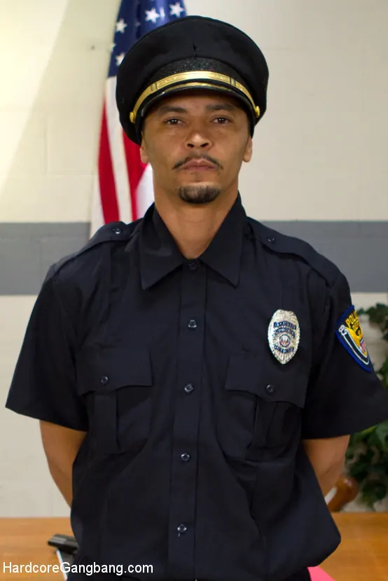 Kink '露出野蛮人：Sarah Shevonは警官をGangbangにblackmails彼女！' 主演 Sarah Shevon (写真 17)