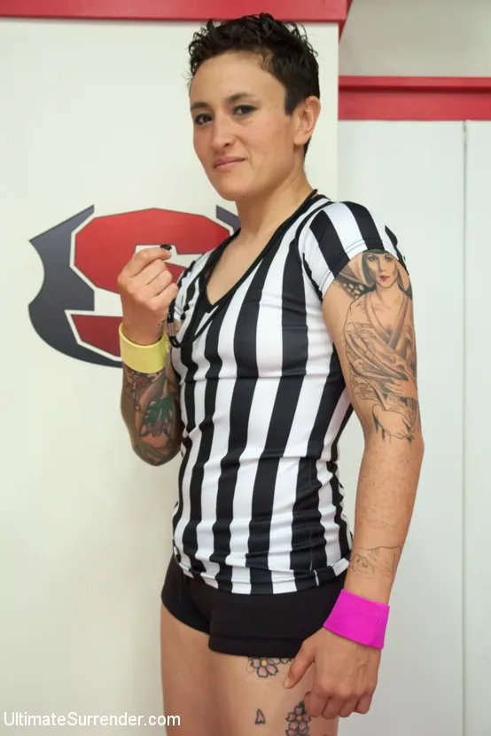 Kink 'フィットエボニーフェザー重量の決闘のための究極の賞' 主演 Sasha Banks (写真 10)