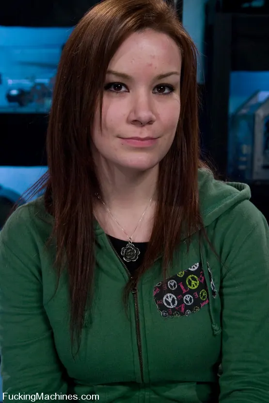 Kink 'VIERNES DE CHICAS AMATEUR -Sasha' protagonizando Sasha Skyy (foto 9)