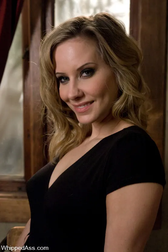 Kink 'Fénix satinado' protagonizando Fénix satinado (foto 1)