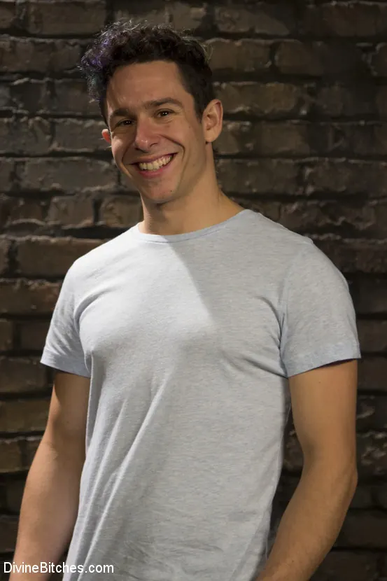 Savannah Fox に '彼らの記念日のCuckold' from 'Kink' (写真 2) Kink '彼らの記念日のCuckold' 主演 Savannah Fox (写真 2)