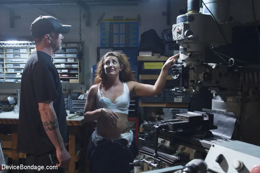 Kink '売春宿ショップ' 主演 Savannah Fox (写真 10)