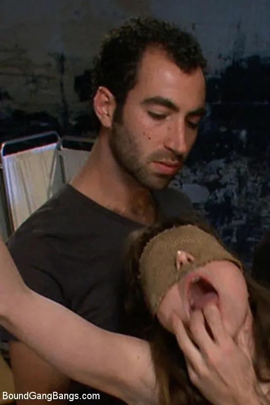 Kink 'Pabellón psiquiátrico' protagonizando Seda (foto 9)