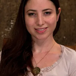 Serena Blair に 'Kink' 隣の地元の女の子は、タイトで無力、鞭打ち、乳首を締めつけ、雄鶏を吸って、ザーメンを縛った！ (サムネイル 1)