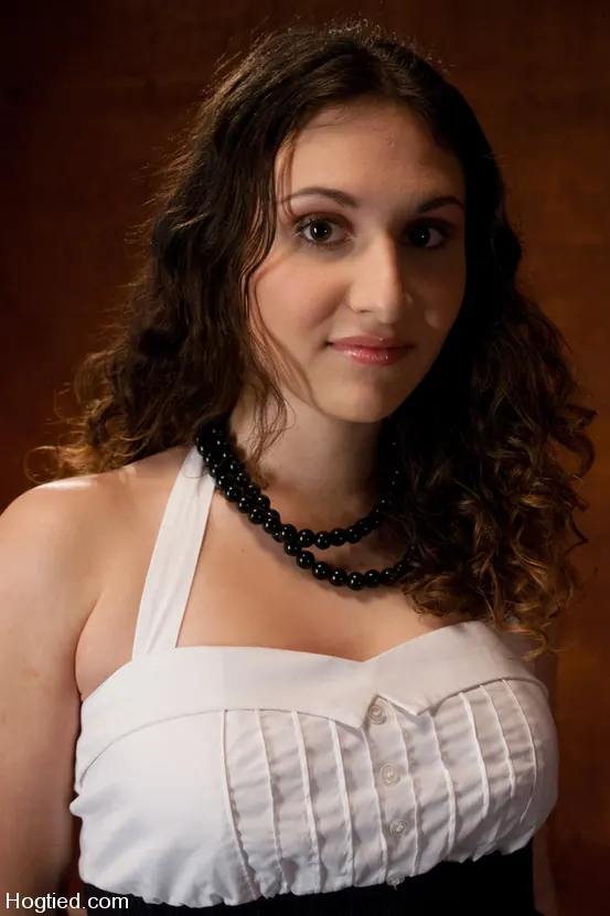 Sienna en 'Sienna: Las apariencias engañan' from 'Kink' (foto 2) Kink 'Sienna: Las apariencias engañan' protagonizando Sienna (foto 2)