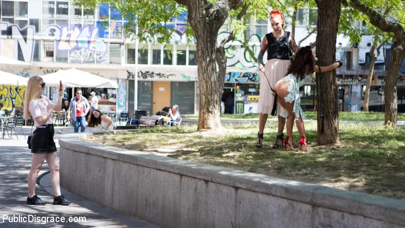 Silvia Rubi に '控えめな、メロディー小柄な恥辱は公共で屈辱的でファック!' from 'Kink' (写真 2) Kink '控えめな、メロディー小柄な恥辱は公共で屈辱的でファック!' 主演 Silvia Rubi (写真 2)