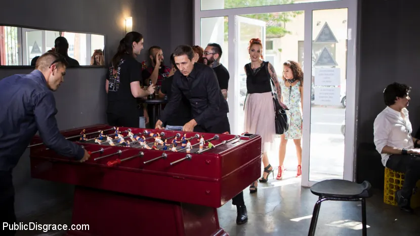 Silvia Rubi に '控えめな、メロディー小柄な恥辱は公共で屈辱的でファック!' from 'Kink' (写真 3) Kink '控えめな、メロディー小柄な恥辱は公共で屈辱的でファック!' 主演 Silvia Rubi (写真 3)