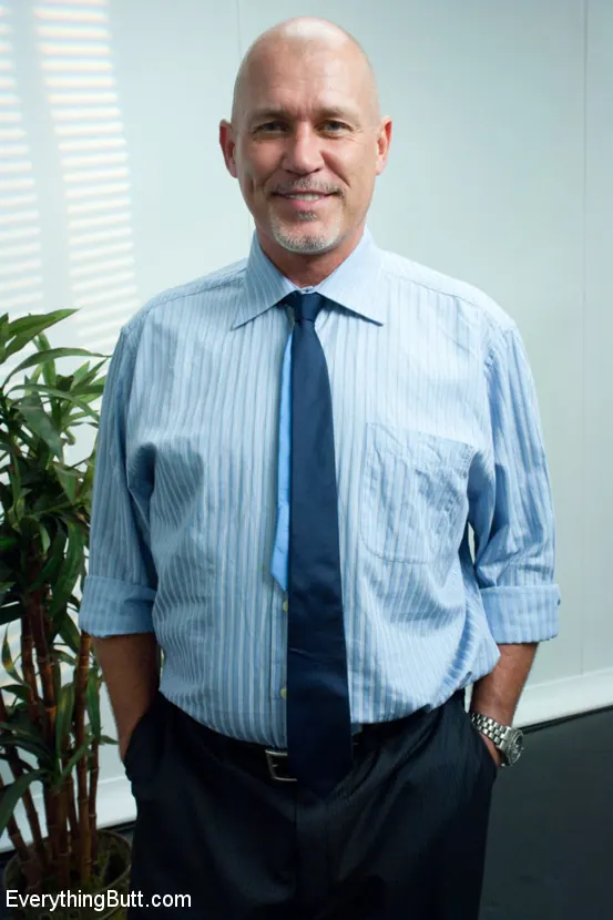 Simone Sonay に 'Hot Milf Simone Sonayとのインタビュー' from 'Kink' (写真 17) Kink 'Hot Milf Simone Sonayとのインタビュー' 主演 Simone Sonay (写真 17)