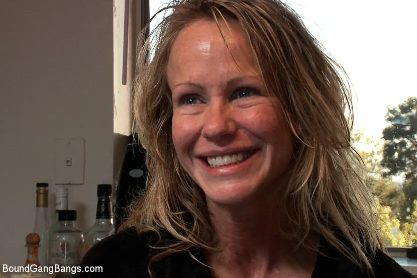 Simone Sonay に 'ちょっとしたお嬢さんS:MILFTASTIC FEATURE SHOOT' from 'Kink' (写真 15) Kink 'ちょっとしたお嬢さんS:MILFTASTIC FEATURE SHOOT' 主演 Simone Sonay (写真 15)