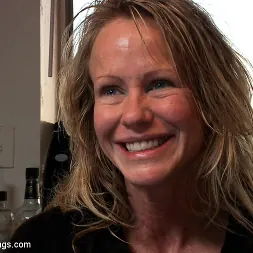 Simone Sonay に ちょっとしたお嬢さんS:MILFTASTIC FEATURE SHOOT (写真 15) Simone Sonay に 'Kink' ちょっとしたお嬢さんS:MILFTASTIC FEATURE SHOOT (サムネイル 15)