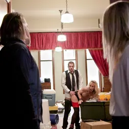 Simone Sonay に 'Kink' 制御の喪失 (サムネイル 2)