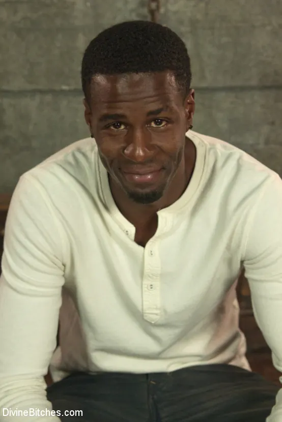 Simone Sonay に '夫人は大きな黒いアルファのコックで彼女の奴隷を抱きしめる!' from 'Kink' (写真 1) Kink '夫人は大きな黒いアルファのコックで彼女の奴隷を抱きしめる!' 主演 Simone Sonay (写真 1)