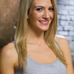 Simone Sonay に 'Kink' 2人のブロンドの奴隷が1つのハードコックを務める (サムネイル 17)