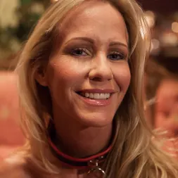 Simone Sonay に 'Kink' 2人のブロンドの奴隷が1つのハードコックを務める (サムネイル 19)