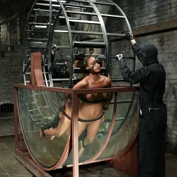 Sinnamon Love en 'Kink' and Sgt. Major (Miniatura 2)