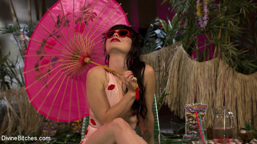 Kink 'FemDom Pool Party' starring Siouxsie Q (Photo 5)