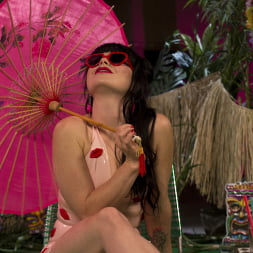 Siouxsie Q に 'Kink' フェムドムプールパーティー (サムネイル 5)