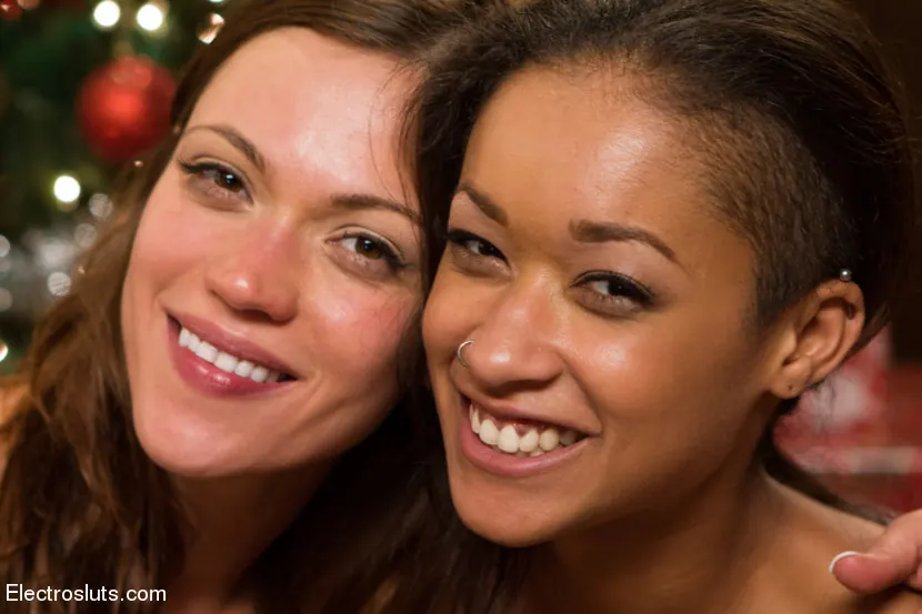 Kink 'Una Navidad electrónica muy sexy' protagonizando Skin Diamond (foto 9)