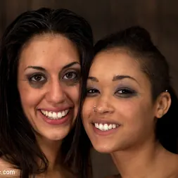 Skin Diamond en 'Kink' Maquina follada con cremallera provocando orgasmos (Miniatura 7)