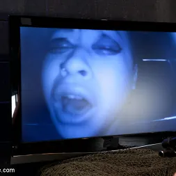 Skin Diamond en 'Kink' Parte 2: Sobrecarga sexual (Miniatura 5)