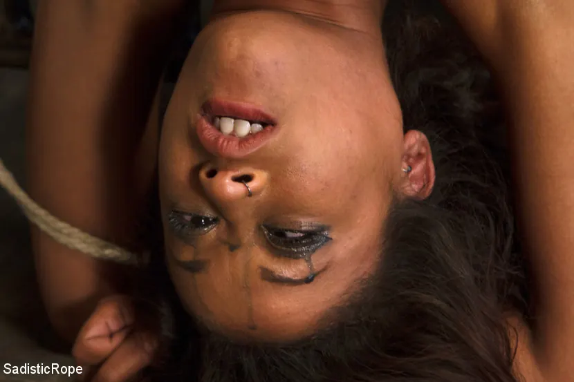 Kink 'Skin Diamond, la mascota de Penthouse, queda devastada en brutal esclavitud' protagonizando Skin Diamond (foto 8)