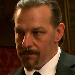 Skin Diamond en 'Kink' Recordando a Ash (Miniatura 17)