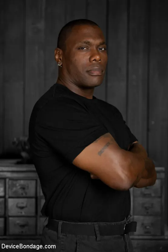 Kink 'gets roughed up by Jack Hammer in their first scene together' 主演 Skin Diamond (写真 1)