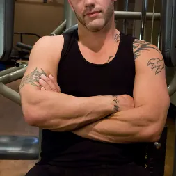 Skylar Price en 'Kink' Entrenamiento anal en el lugar de trabajo (Miniatura 1)