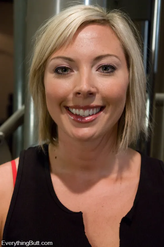 Skylar Price に 'アナルワークプレイスワークアウト' from 'Kink' (写真 2) Kink 'アナルワークプレイスワークアウト' 主演 Skylar Price (写真 2)